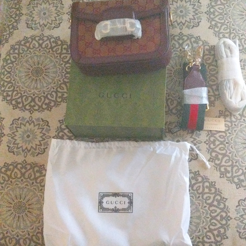 NWT RED MONOGRAM GUCCI MEDIUM SIZED PRISTINE CROSSBODY..GORGEOUS!!